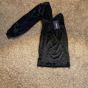Pretty Little Thing - One Shoulder Velvet Dress